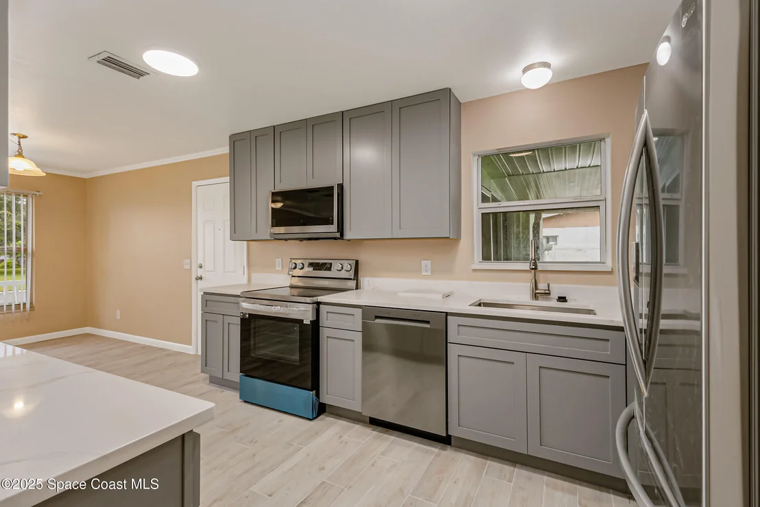 Photo of 2356 Lakeview Drive