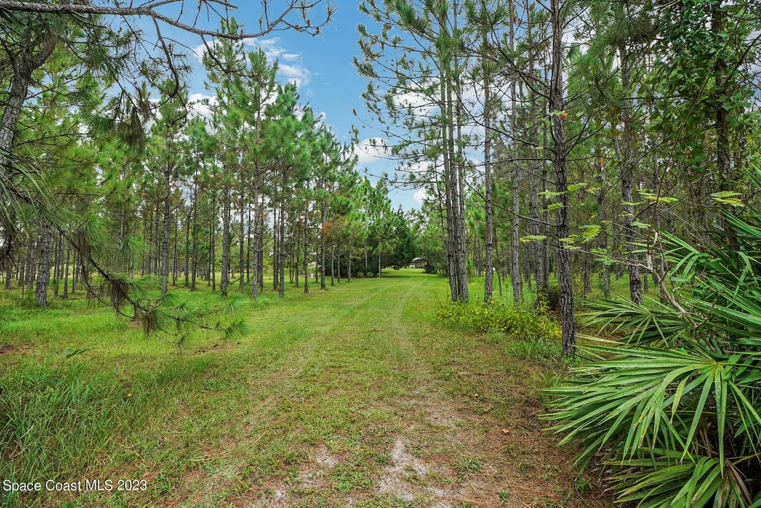 Photo of 1001 Shellcracker Road