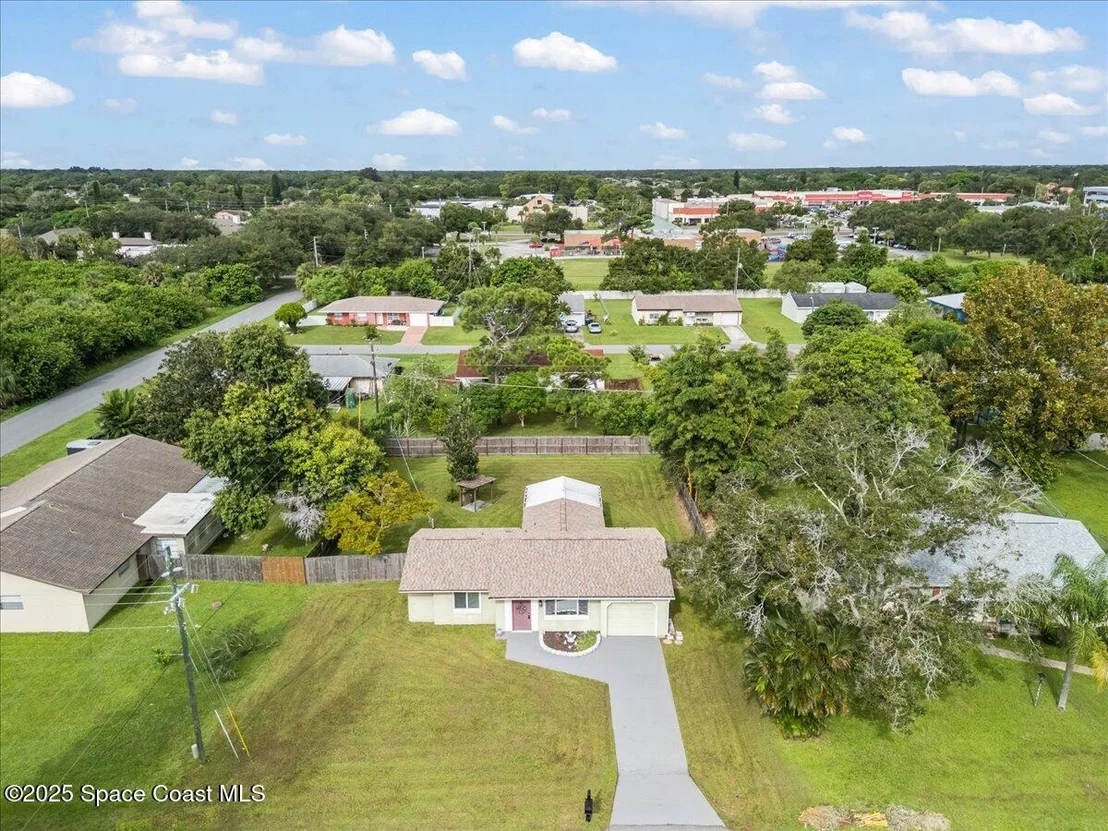 Photo of 712 Brevity Avenue NE