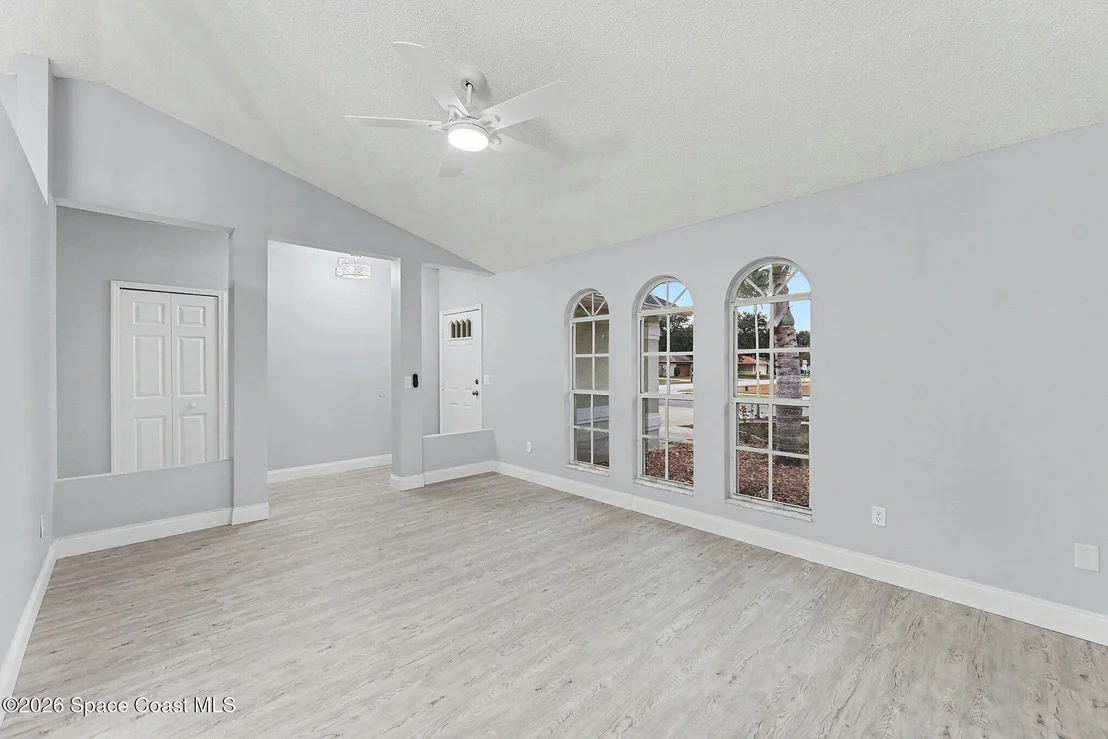 Photo of 876 Brookview Lane