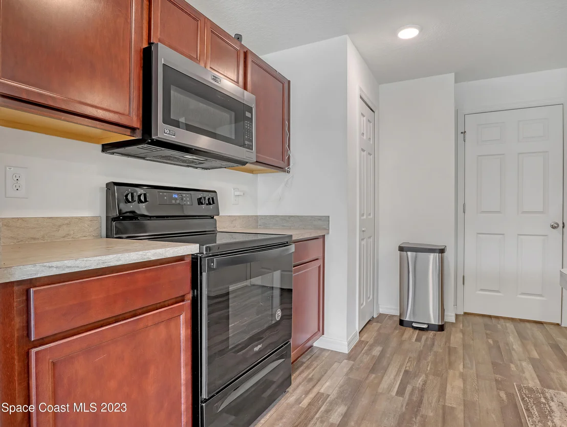 Photo of 1100 Eldron Boulevard SE