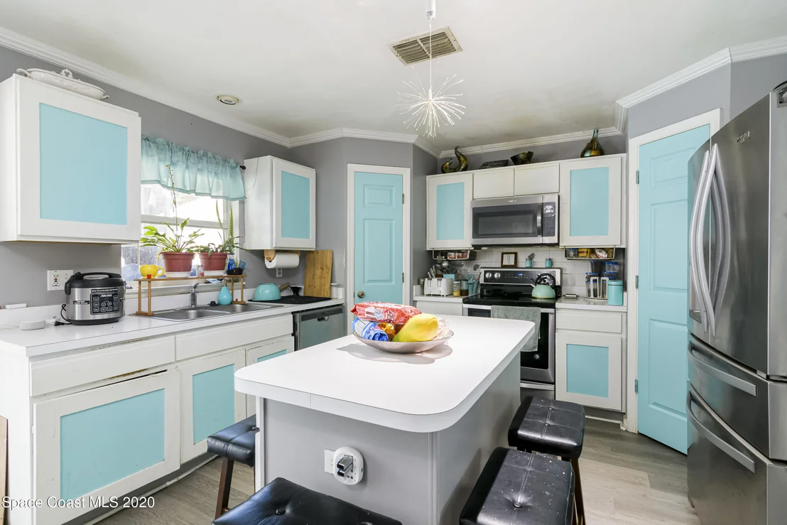 Photo of 1249 White Oak Circle