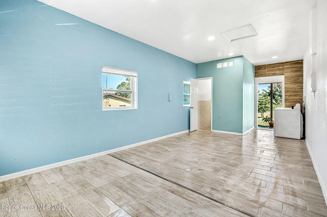 Photo of 2875 Stearns Avenue NE
