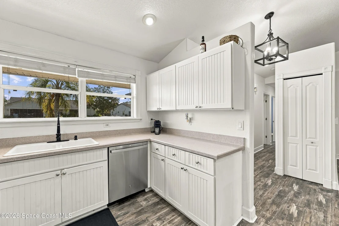 Photo of 449 NE Gilbert Drive NE