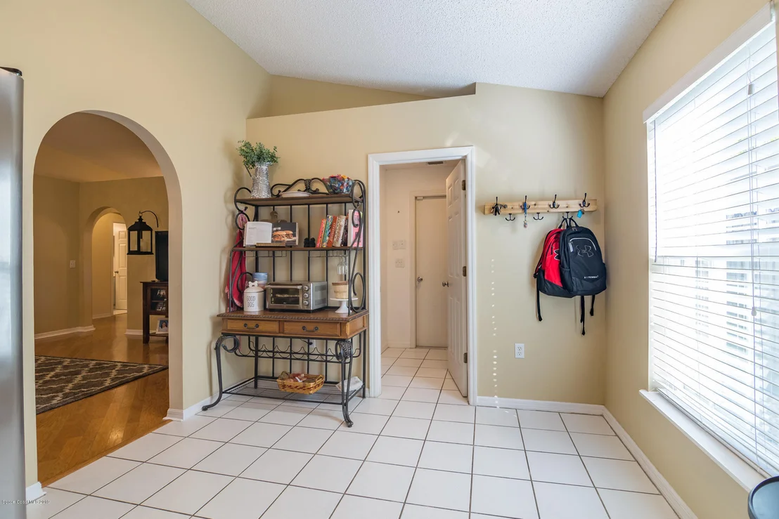 Photo of 1174 White Oak Circle