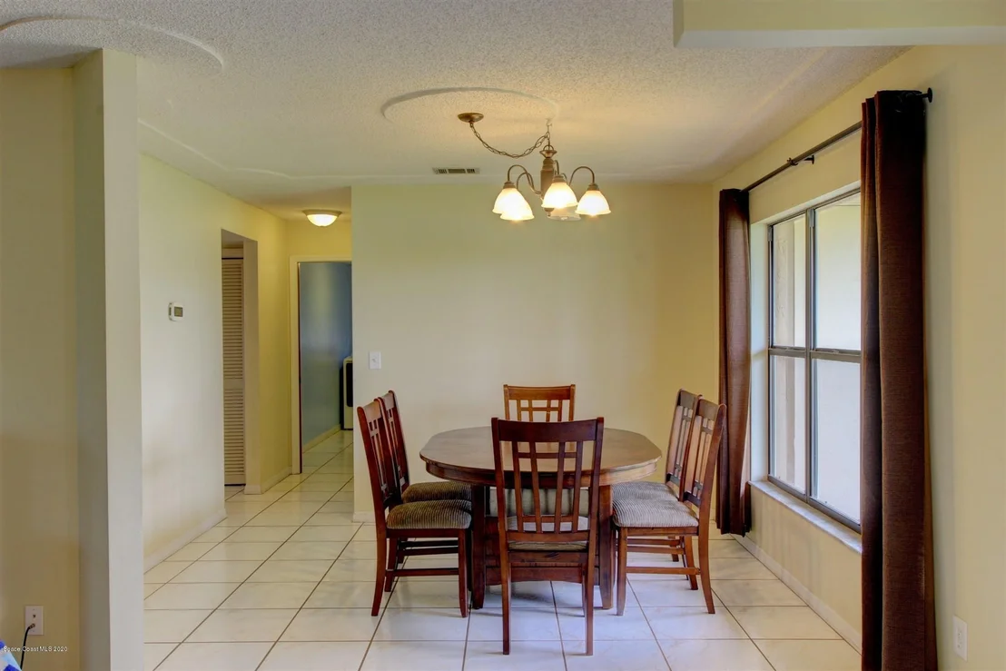 Photo of 881 Sunnybrook Lane