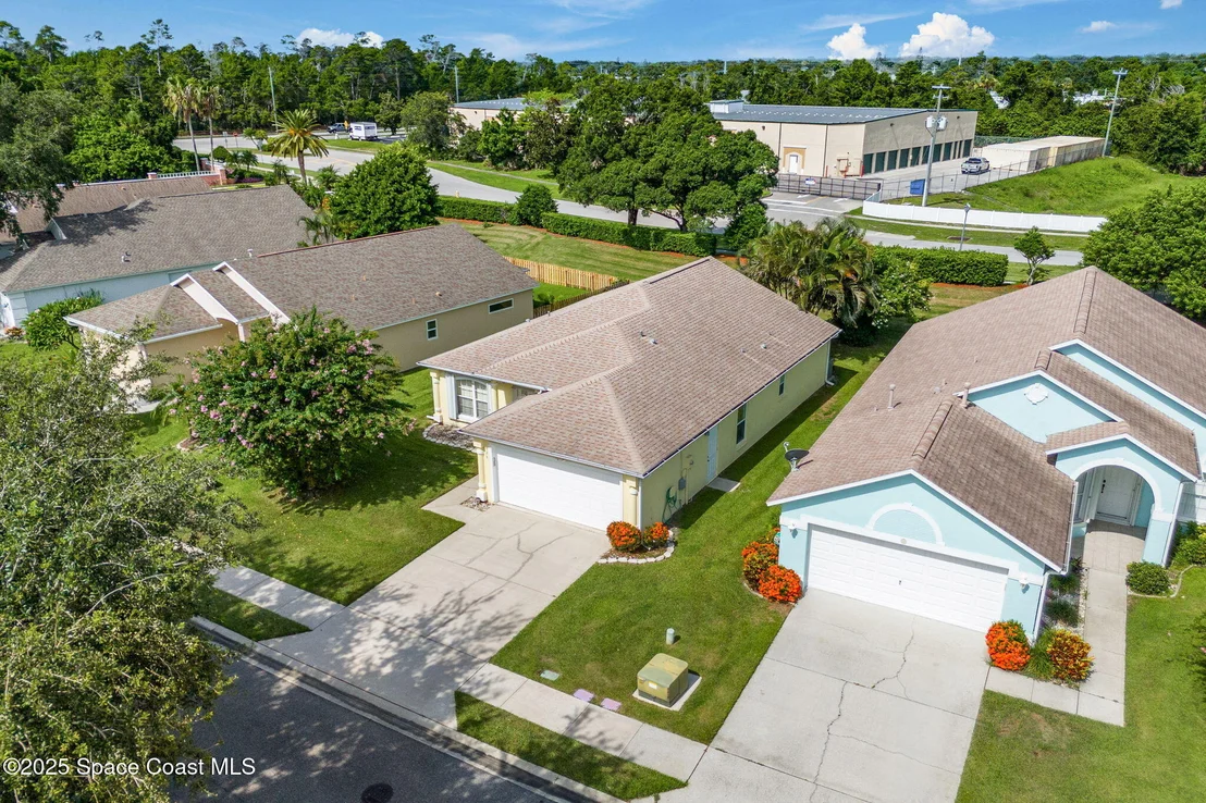 Photo of 926 Pine Creek Circle NE
