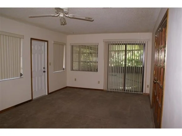 Photo of 2060 Cox