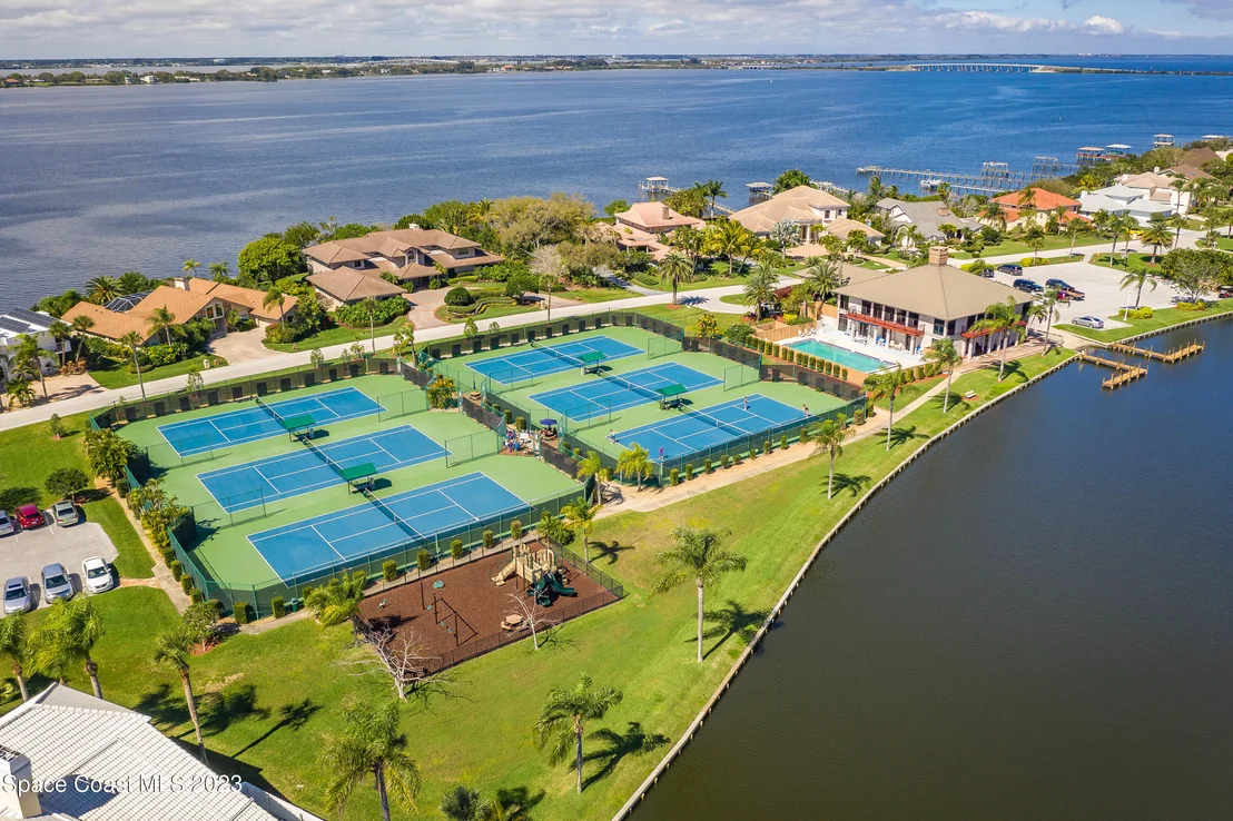 Photo of 335 Lanternback Island Drive