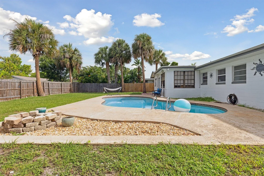Photo of 1426 Hillcrest Drive