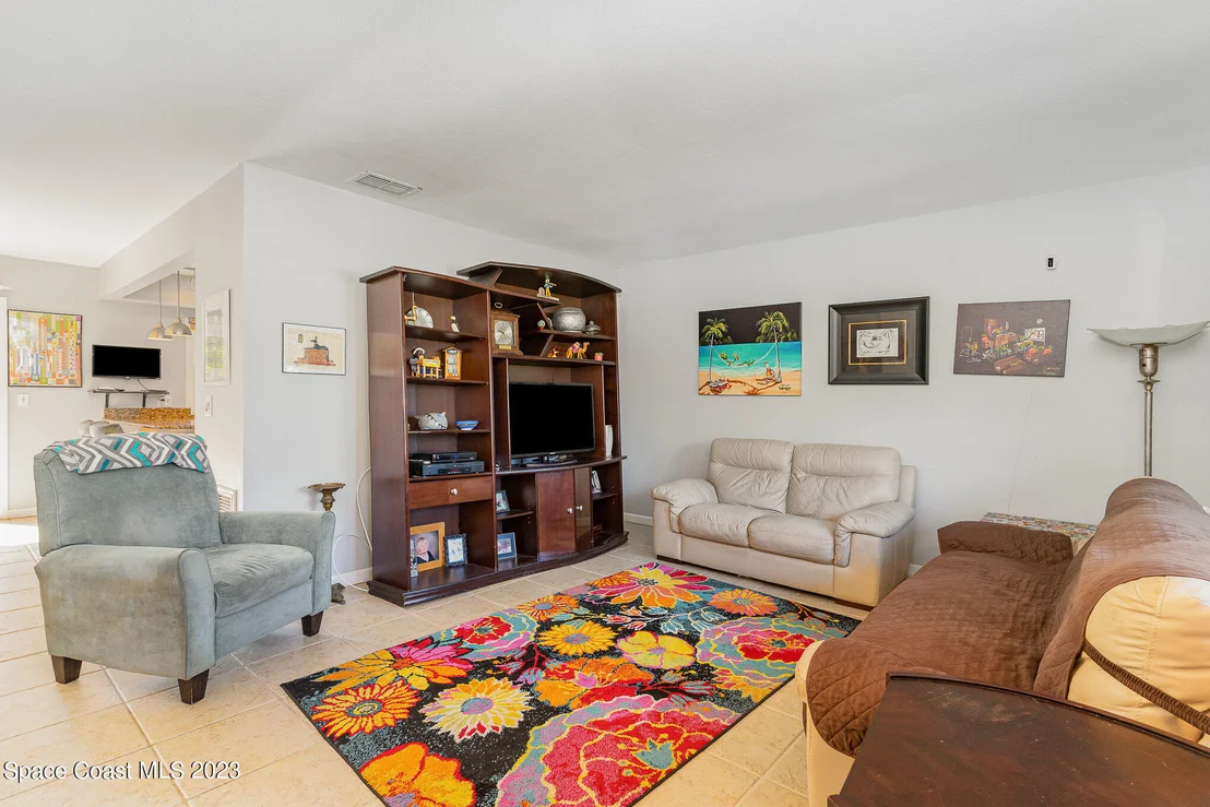 Photo of 1431 Mariposa Drive NE