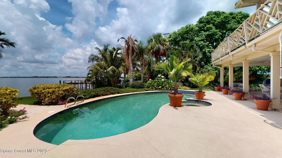 Photo of 421 Riverview Lane