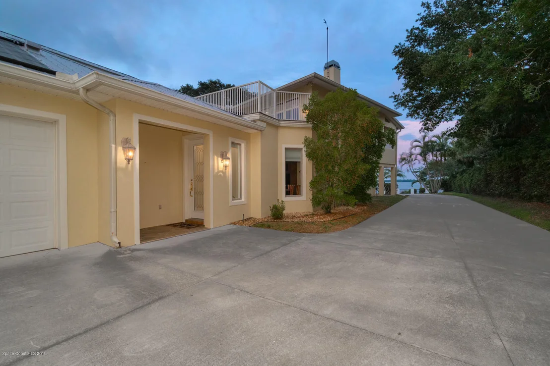 Photo of 865 N Indian River Drive N