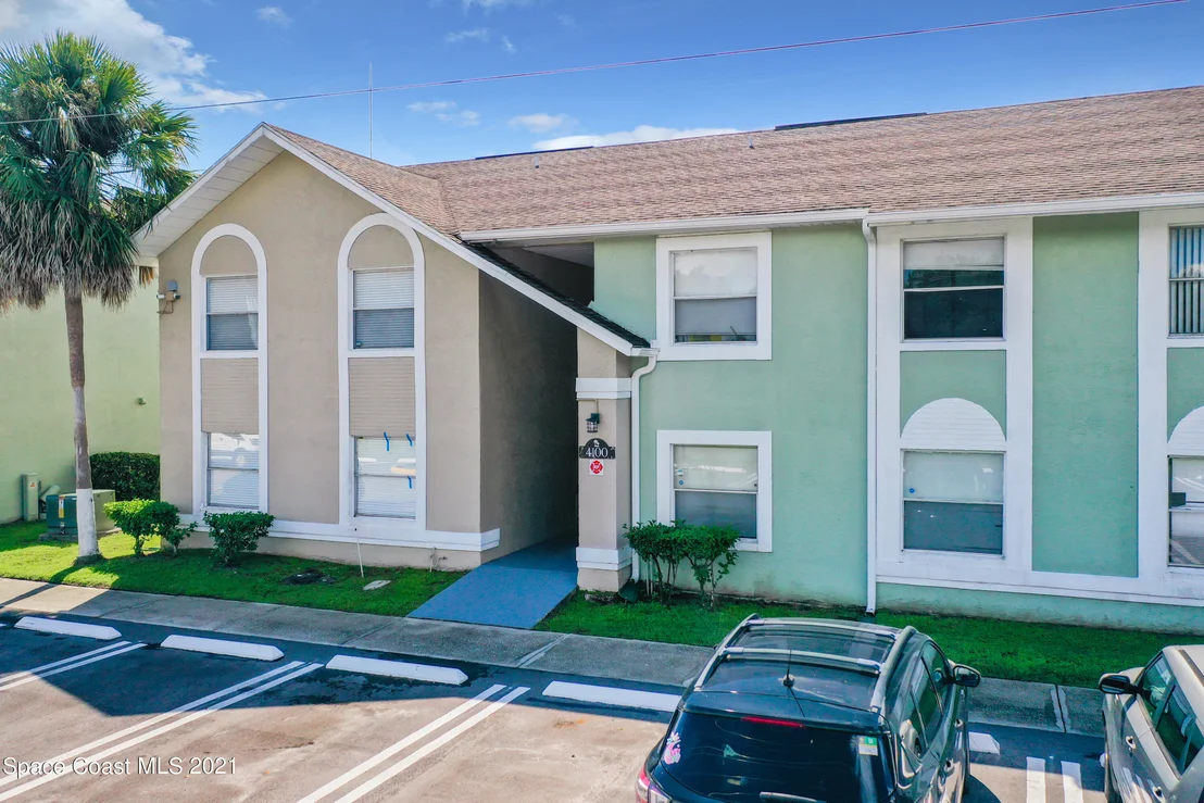 Photo of Unit 3 at 4100 Pershing Pointe Place