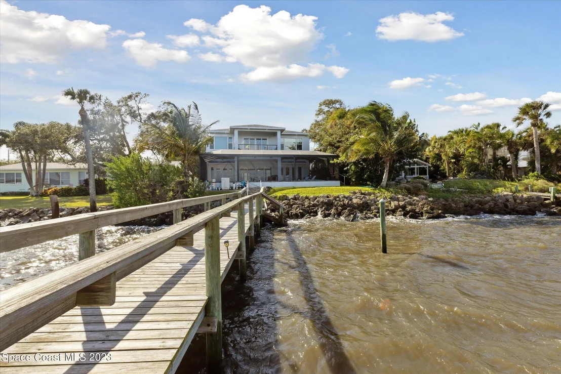 Photo of 3835 Riverside Drive