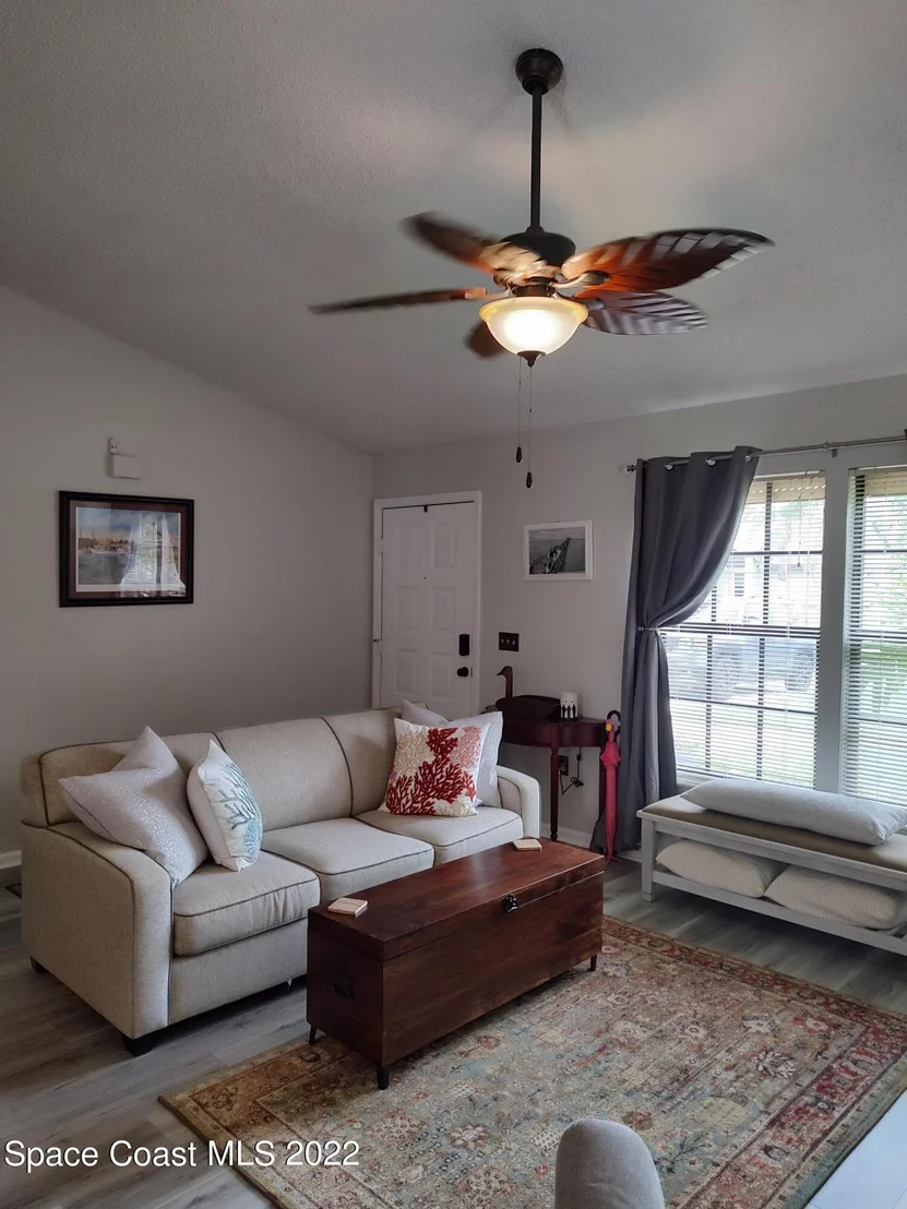 Photo of 1231 W Walnut Grove Way