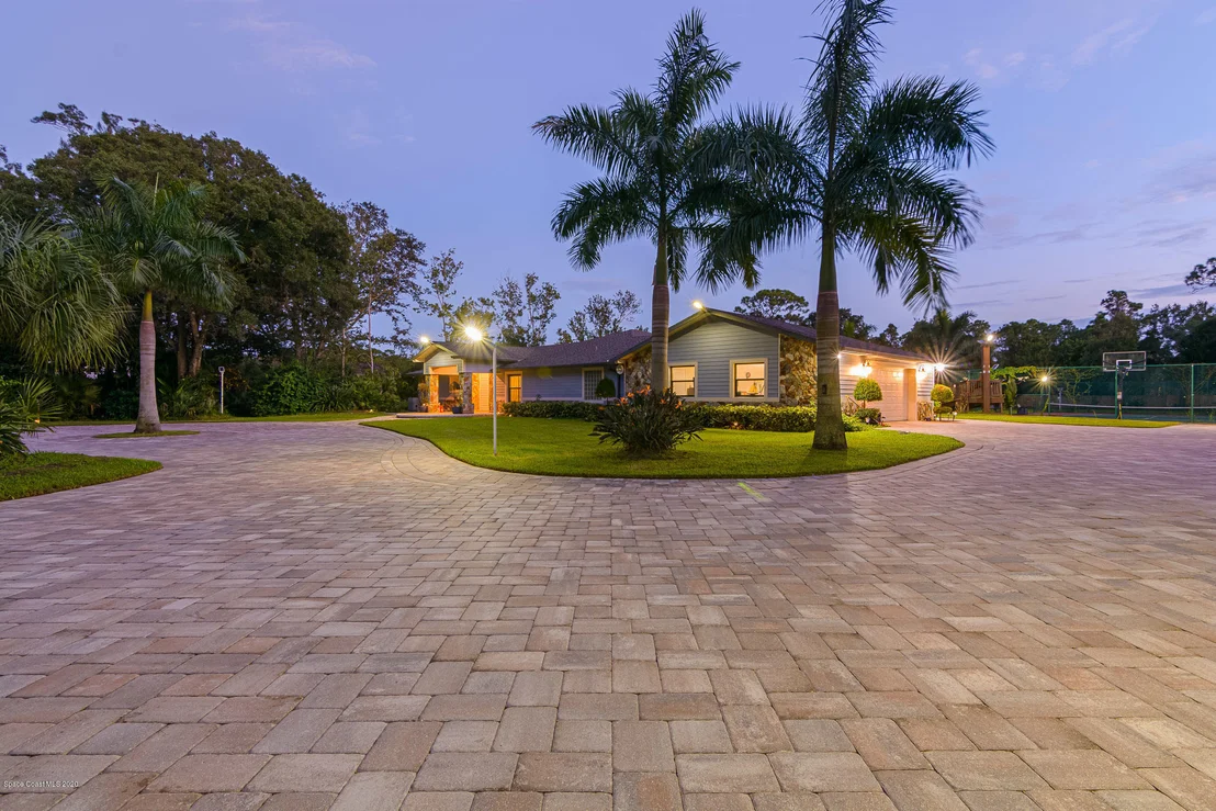 Photo of 4085 Lake Washington Road