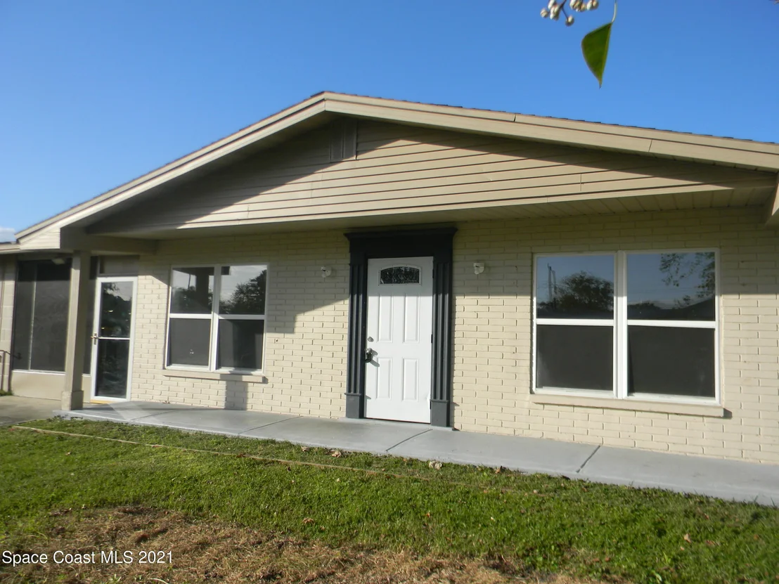 Photo of 2132 Lakeview Drive