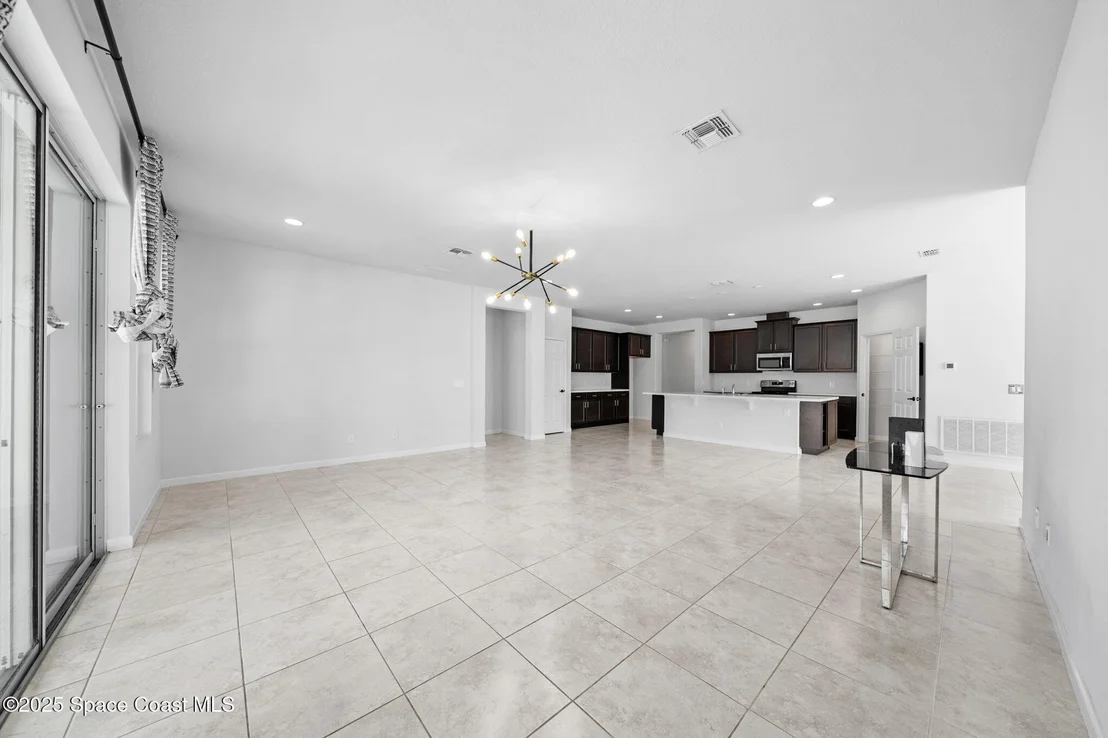 Photo of 539 Balcom Terrace SE