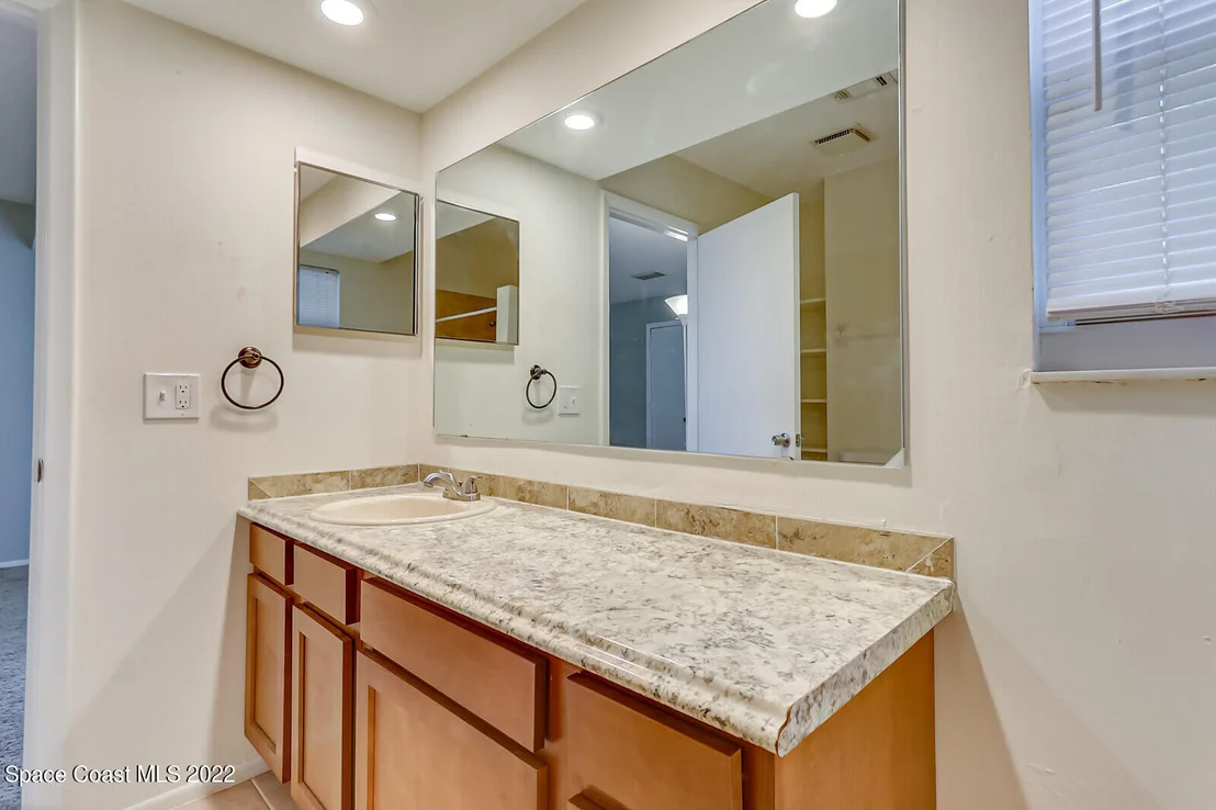 Photo of 1310 Mariposa Drive NE