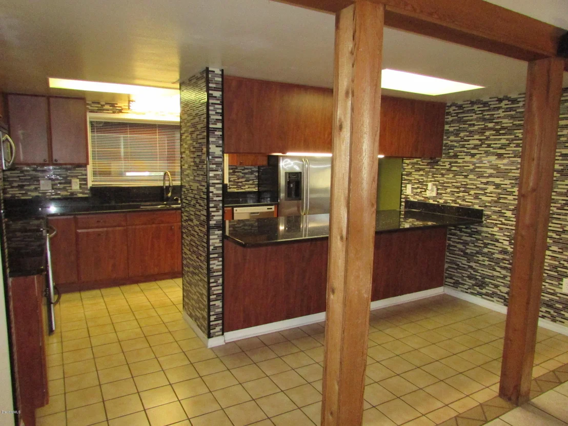 Photo of 385 N Range Road