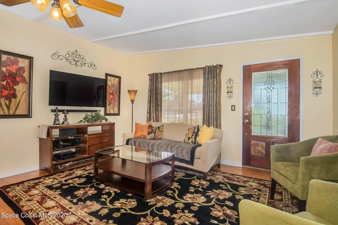 Photo of 309 Live Oak Lane