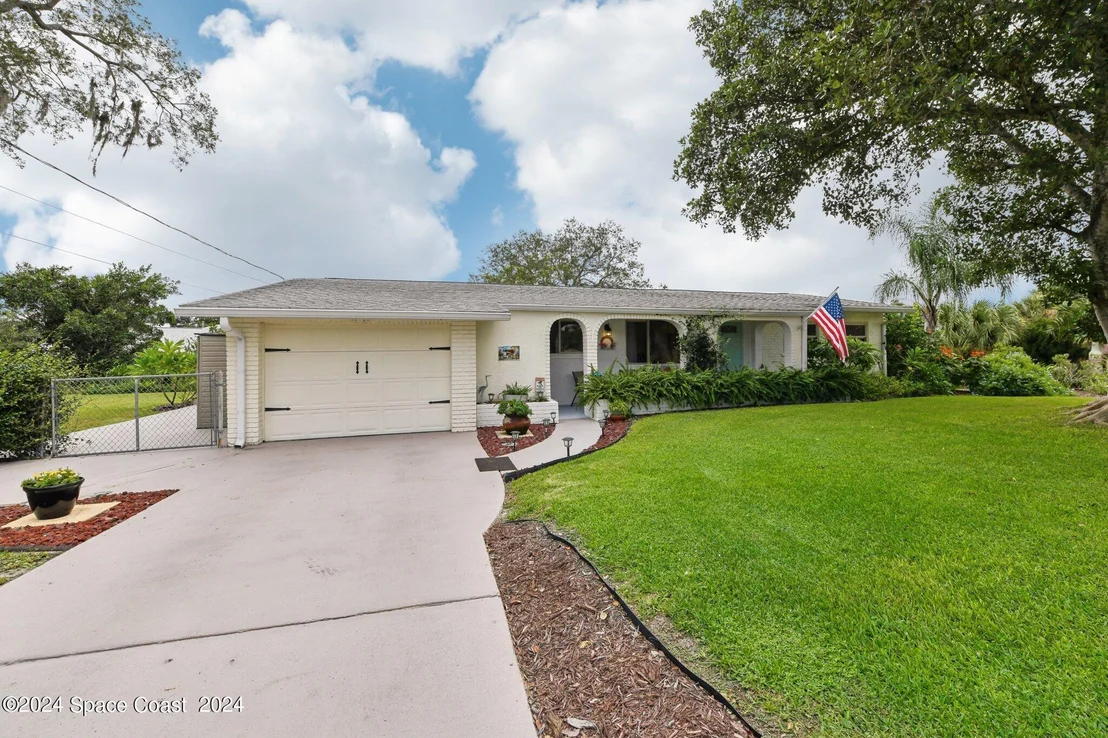 Photo of 905 Glenham Drive NE