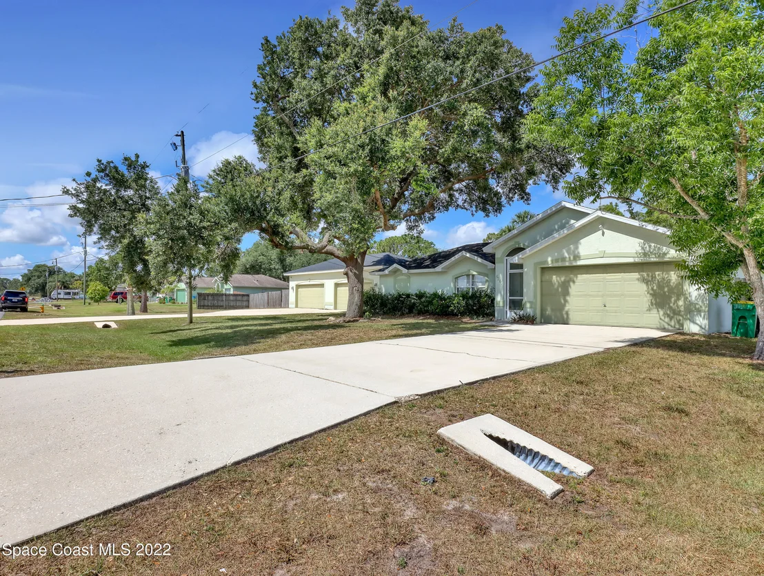 Photo of 6280 Golfview Avenue