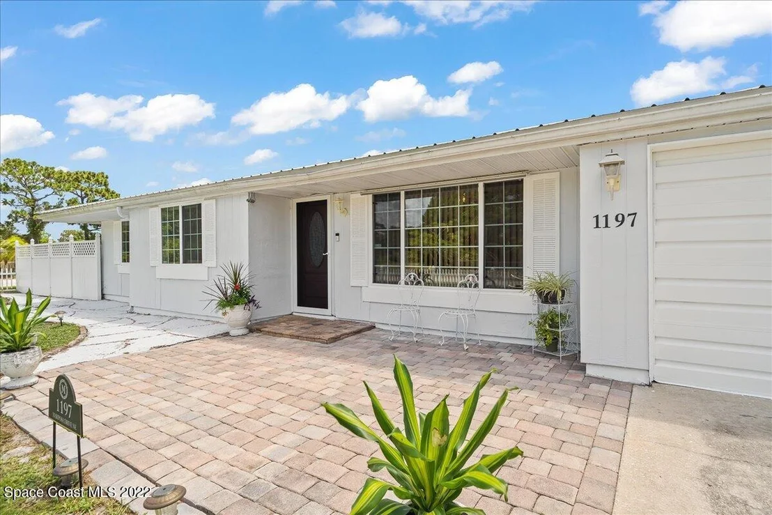 Photo of 1197 Mariposa Drive NE