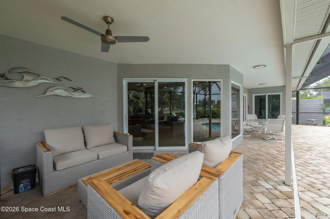 Photo of 2318 N Riverside Drive