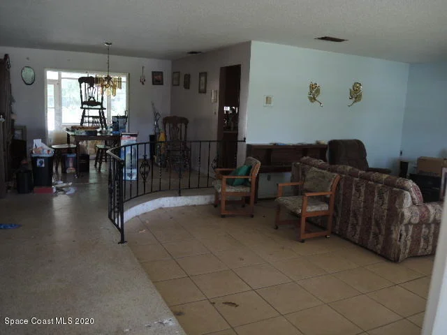 Photo of 312 N Roundtree Drive N