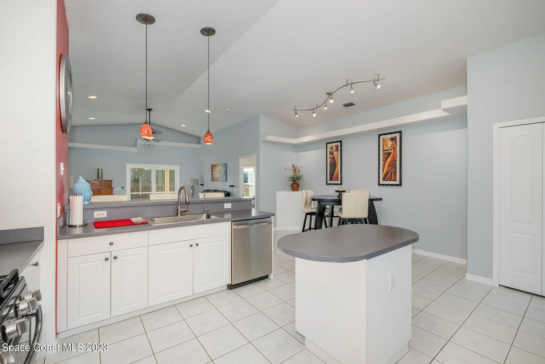 Photo of 918 Pine Creek Circle NE