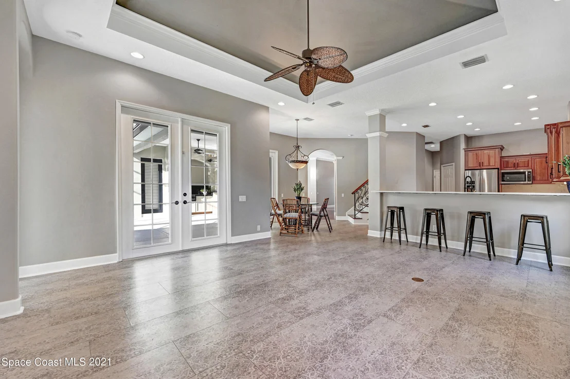 Photo of 882 Oak Park Drive
