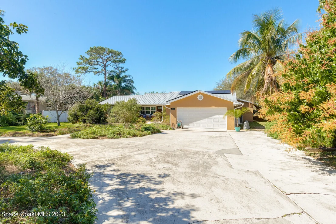 Photo of 844 W Whitmire Drive