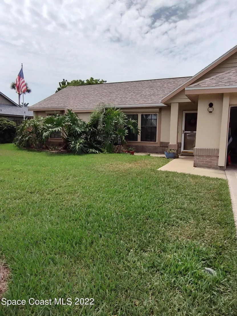 Photo of 1231 W Walnut Grove Way
