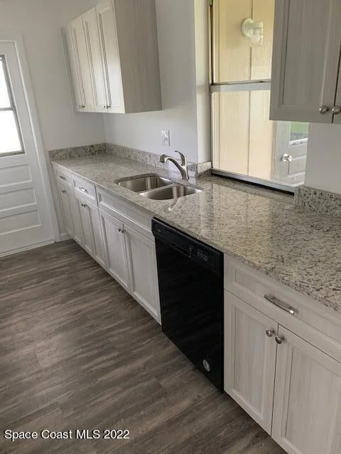 Photo of 1114 Abbey Circle NE