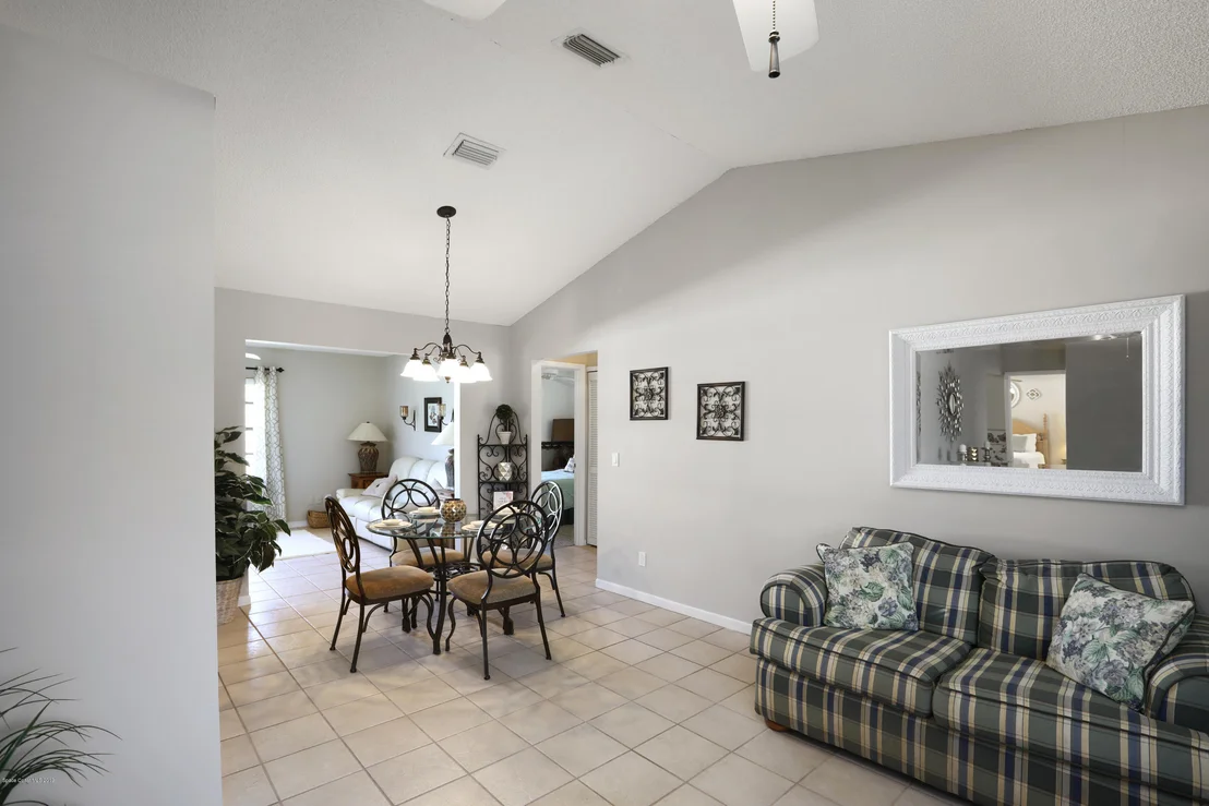 Photo of 1681 Eldron Boulevard SE