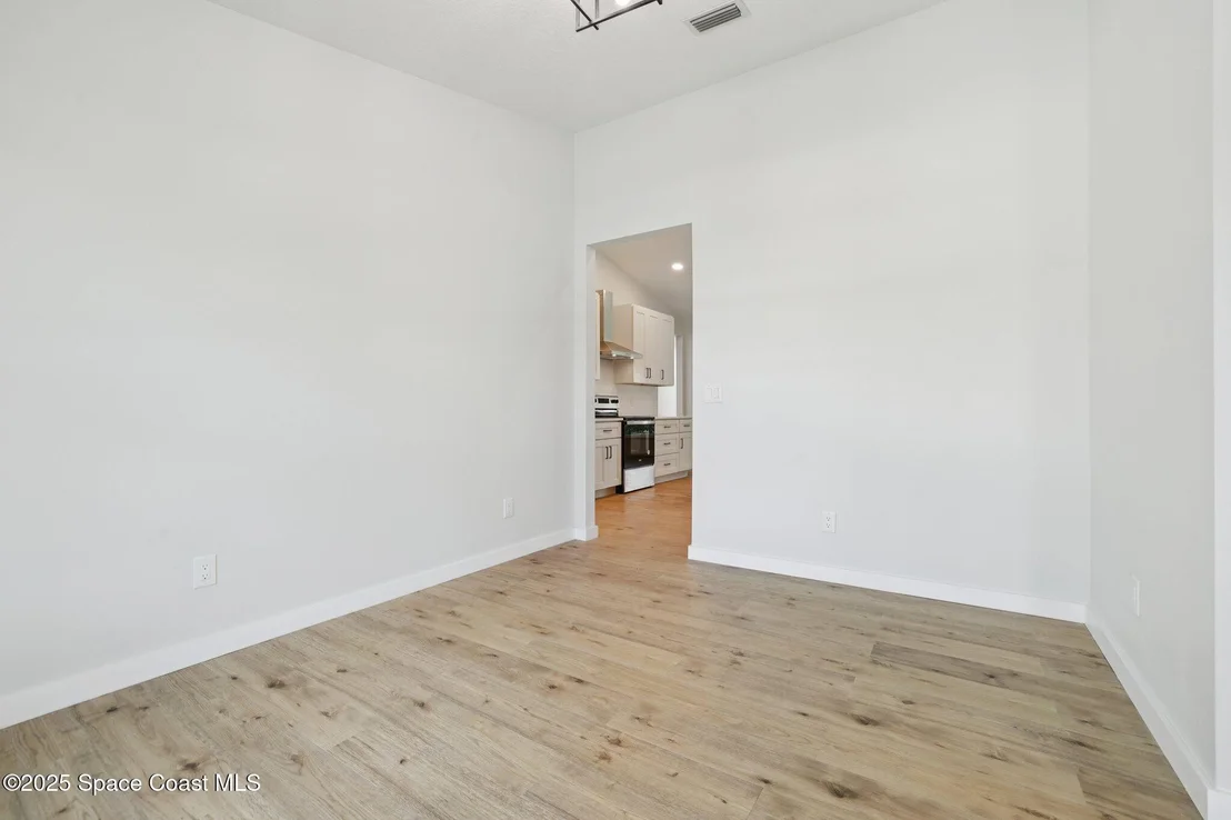 Photo of 1441 Eldron Boulevard SE