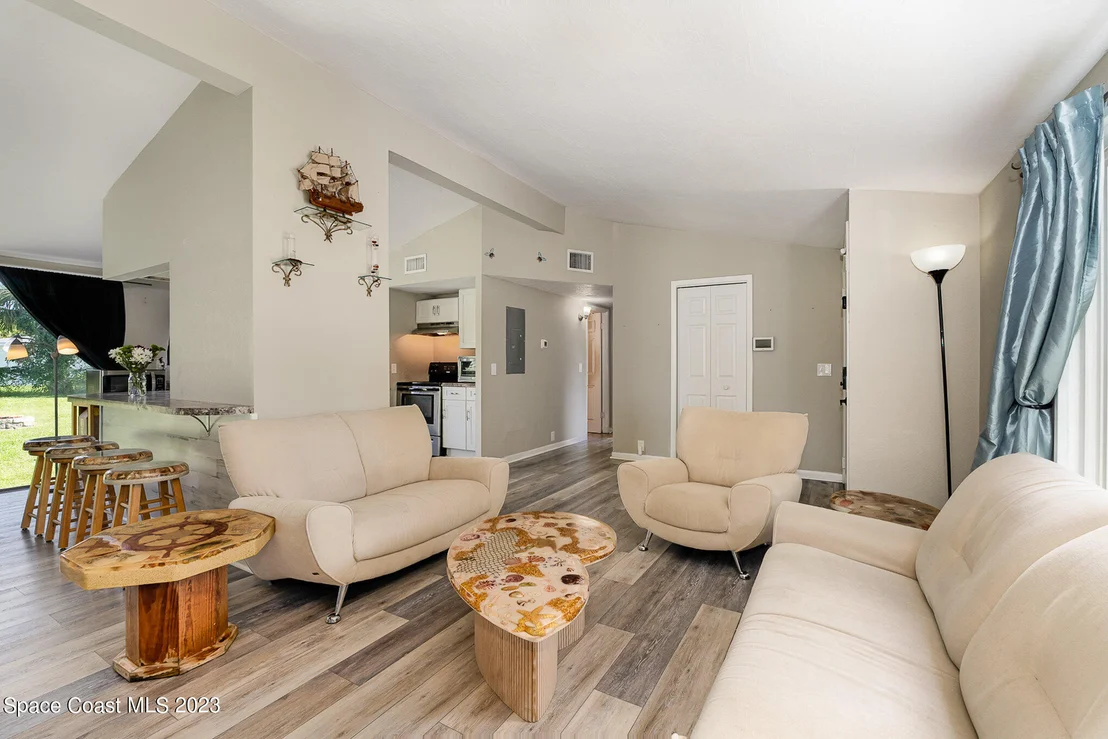 Photo of 705 Angle Street NE