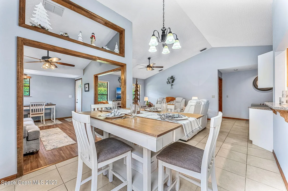 Photo of 885 Ridge Lake Drive