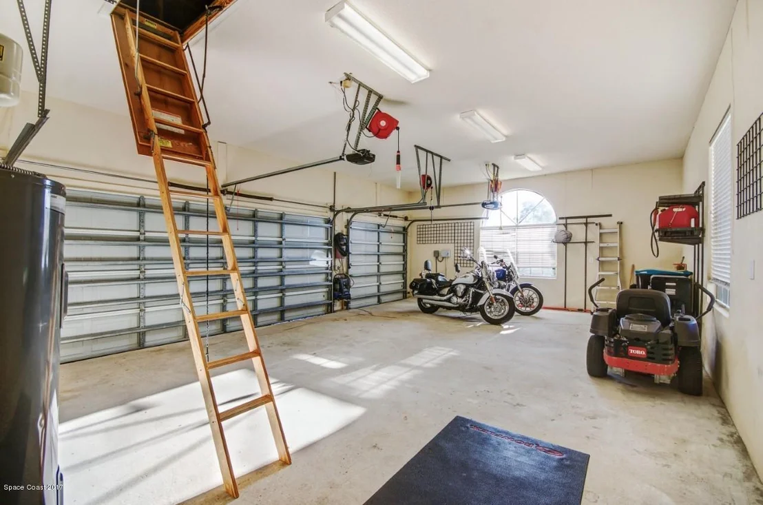 Photo of 2137 Windbrook Drive SE