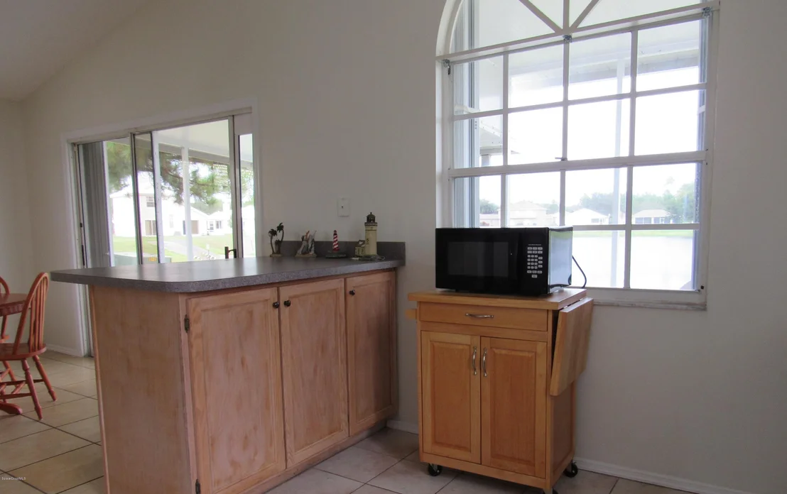 Photo of 975 Wateroak Drive NE