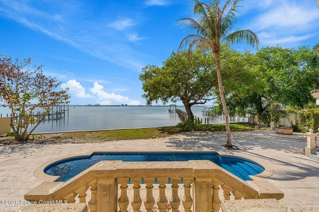 Photo of 1000 N Riverside Drive