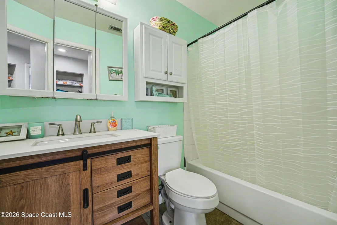 Photo of 1313 Cromey Road NE