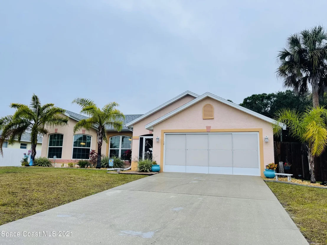 Photo of 1430 Eldron Boulevard SE