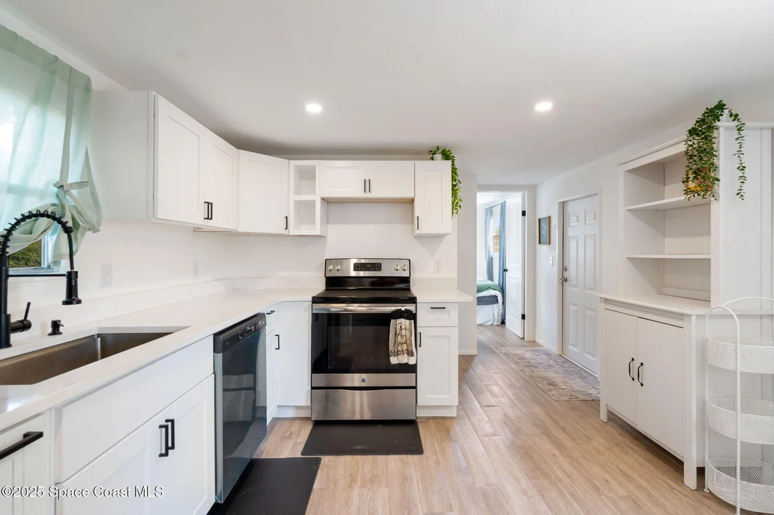 Photo of 2593 Amberly Road NE