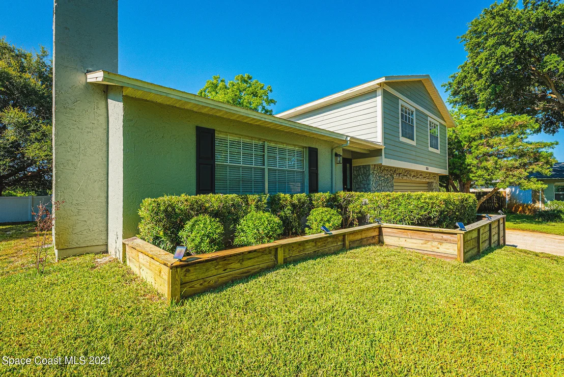 Photo of 818 Hanover Court