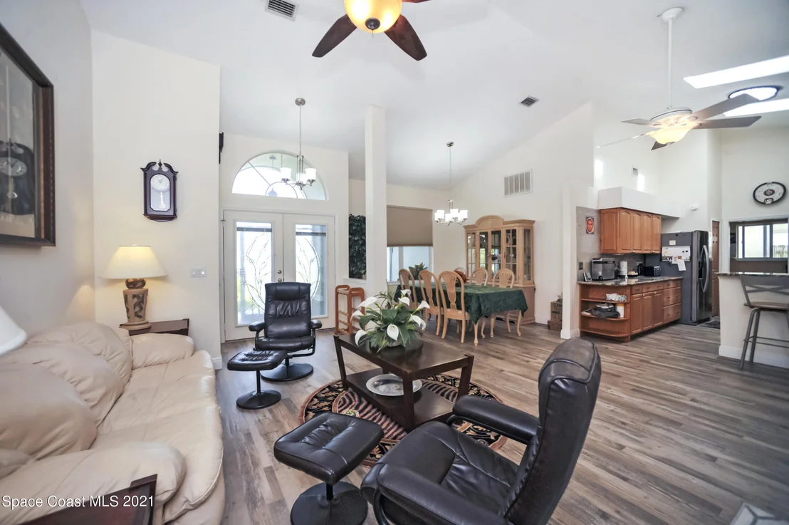Photo of 1343 Heritage Acres Boulevard
