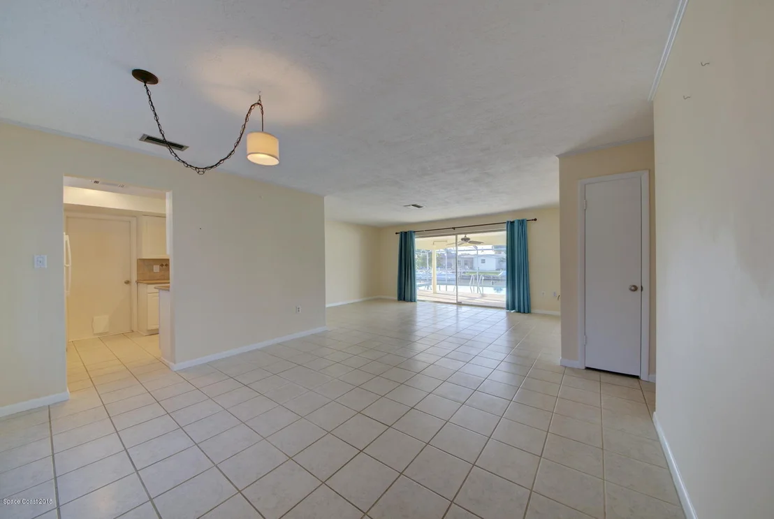 Photo of 433 Cardinal Drive