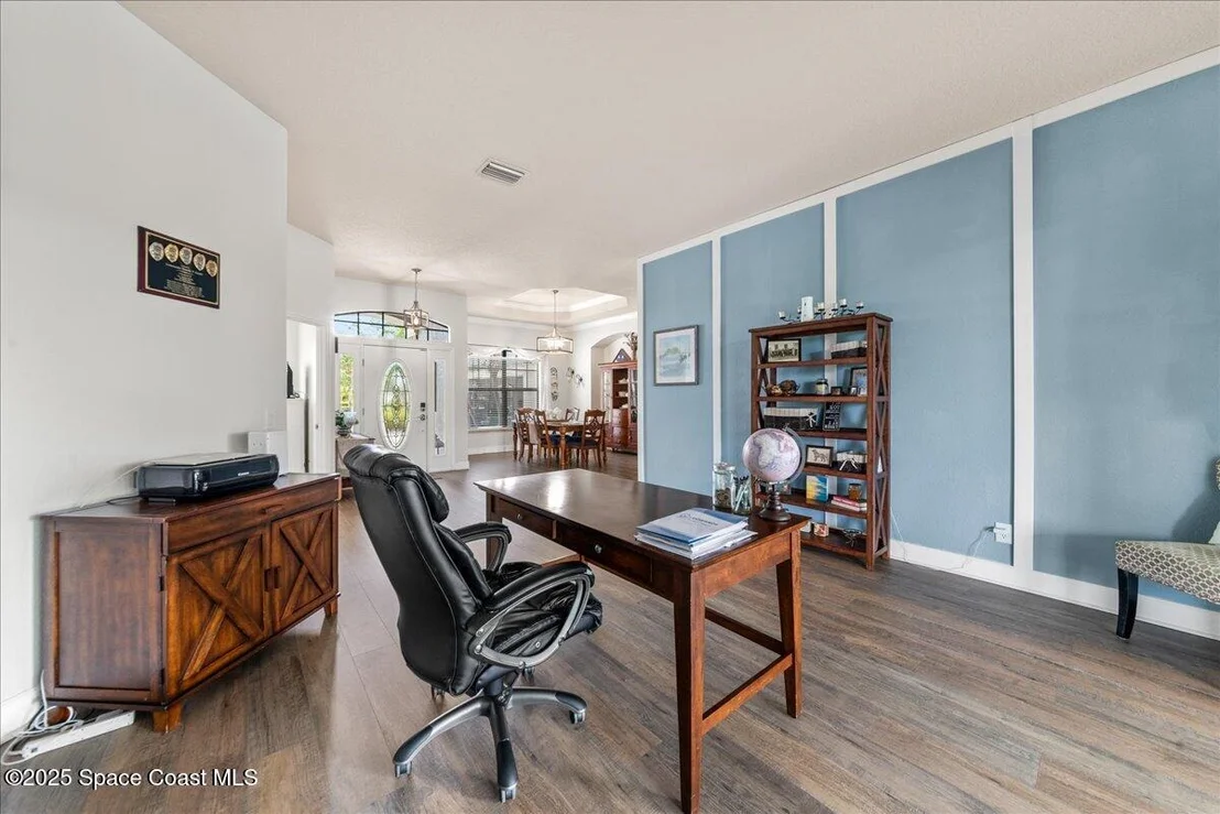 Photo of 2100 Windbrook Drive SE